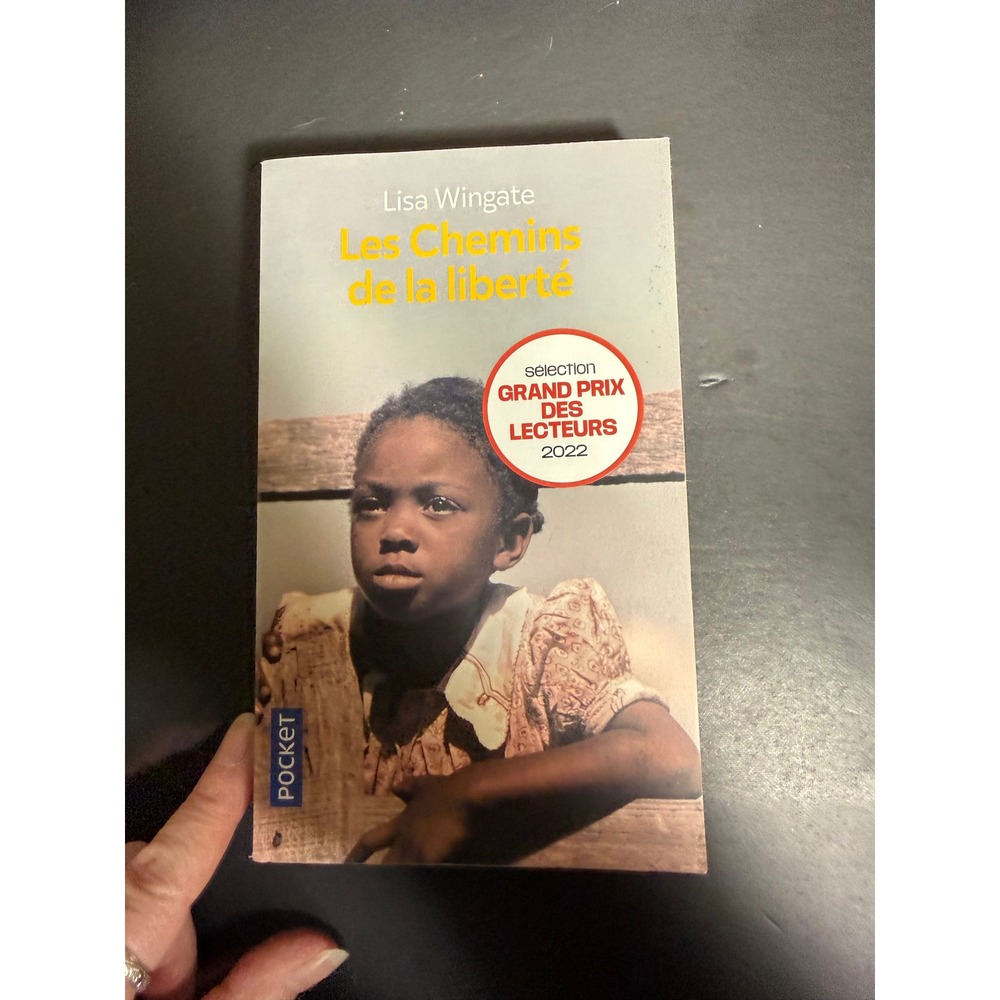 Les Chemins de la liberte Lisa Wingate French Edition Paperback Book Pocket 2022